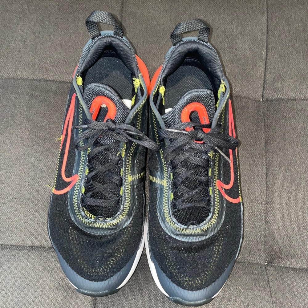 Nike Air Max 2090 Black/Crimson CJ4066-010 Youth Size 5.5